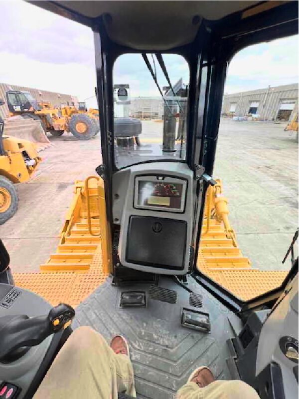 Caterpillar D8T Dozer - Image 9