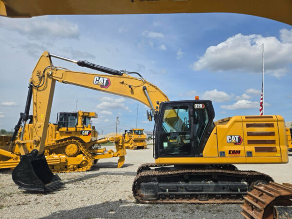 Caterpillar 320 Excavator - Image 2