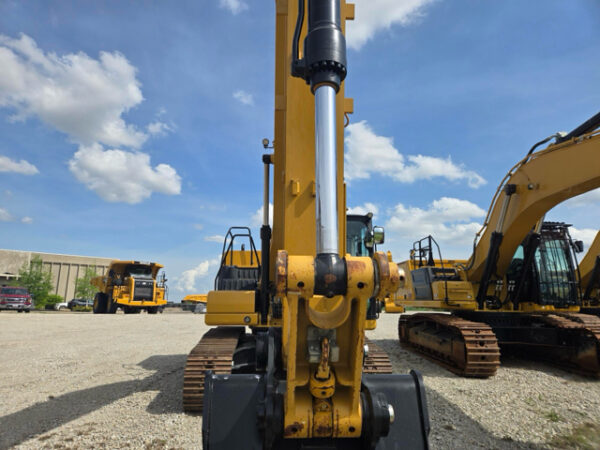 Caterpillar 320 Excavator - Image 8