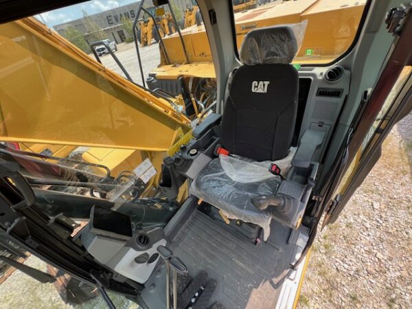 Caterpillar 320 Excavator - Image 13