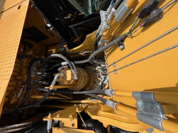 Caterpillar 320 Excavator - Image 17