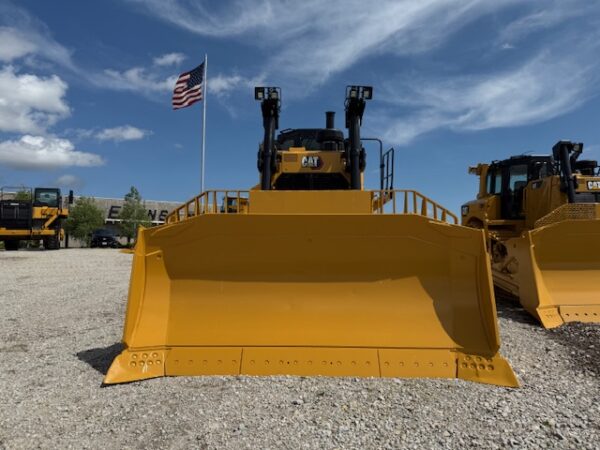 Caterpillar D8T Dozer - Image 8