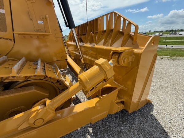 Caterpillar D8T Dozer - Image 9
