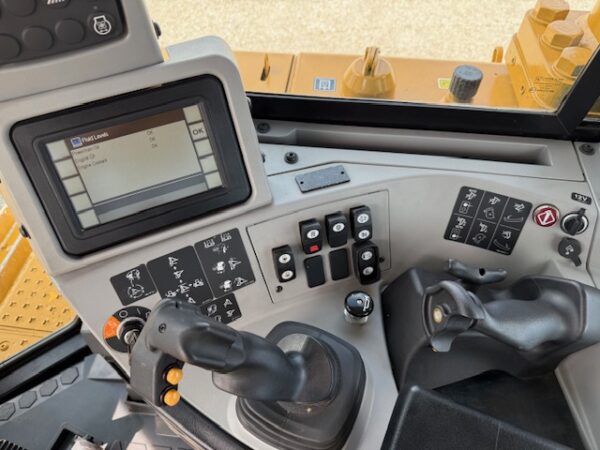 Caterpillar D8T Dozer - Image 16