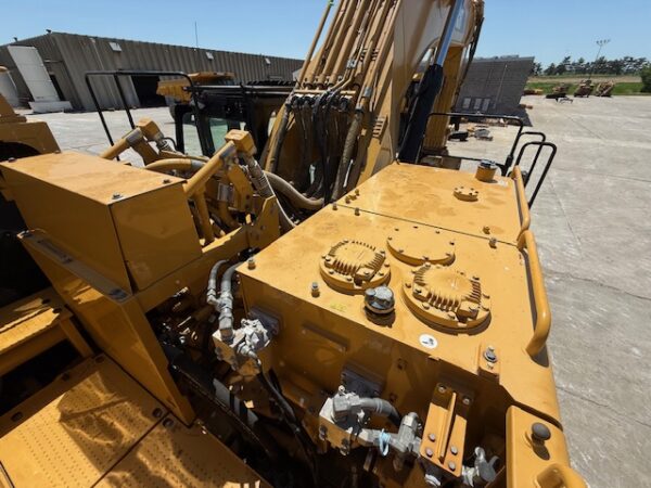 Caterpillar 390FL Excavator - Image 16