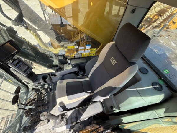 Caterpillar 390FL Excavator - Image 21