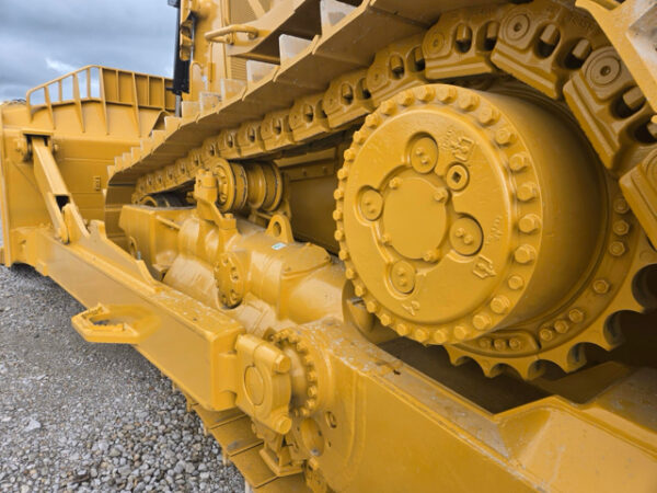 Caterpillar D8T Dozer - Image 9